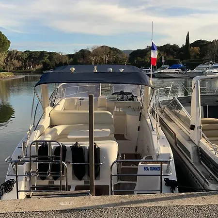 Hannaboat Πλωτό κατάλυμα *